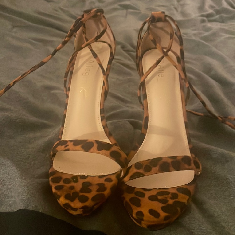 Allegra K, cheetah print heels!